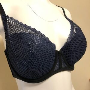 NWOT Victoria’s Secret Navy Blue Plunge Bra 36DD